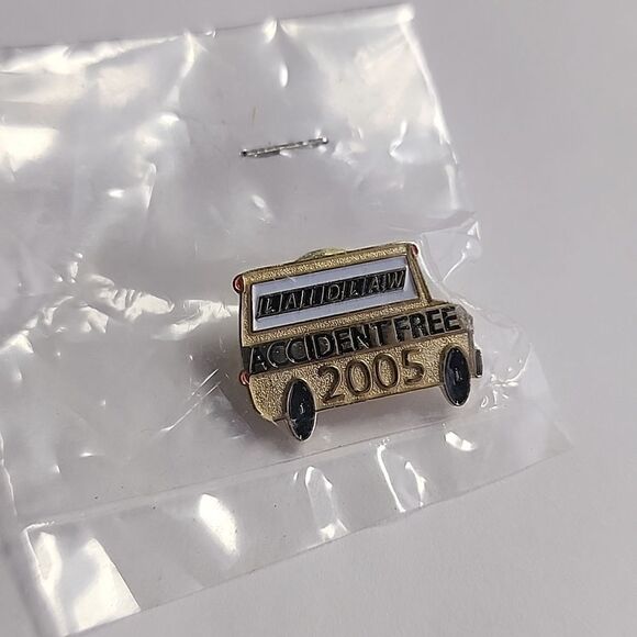 Laidlaw School Bus Accident Free 2005 Pin New - Picture 1 of 2